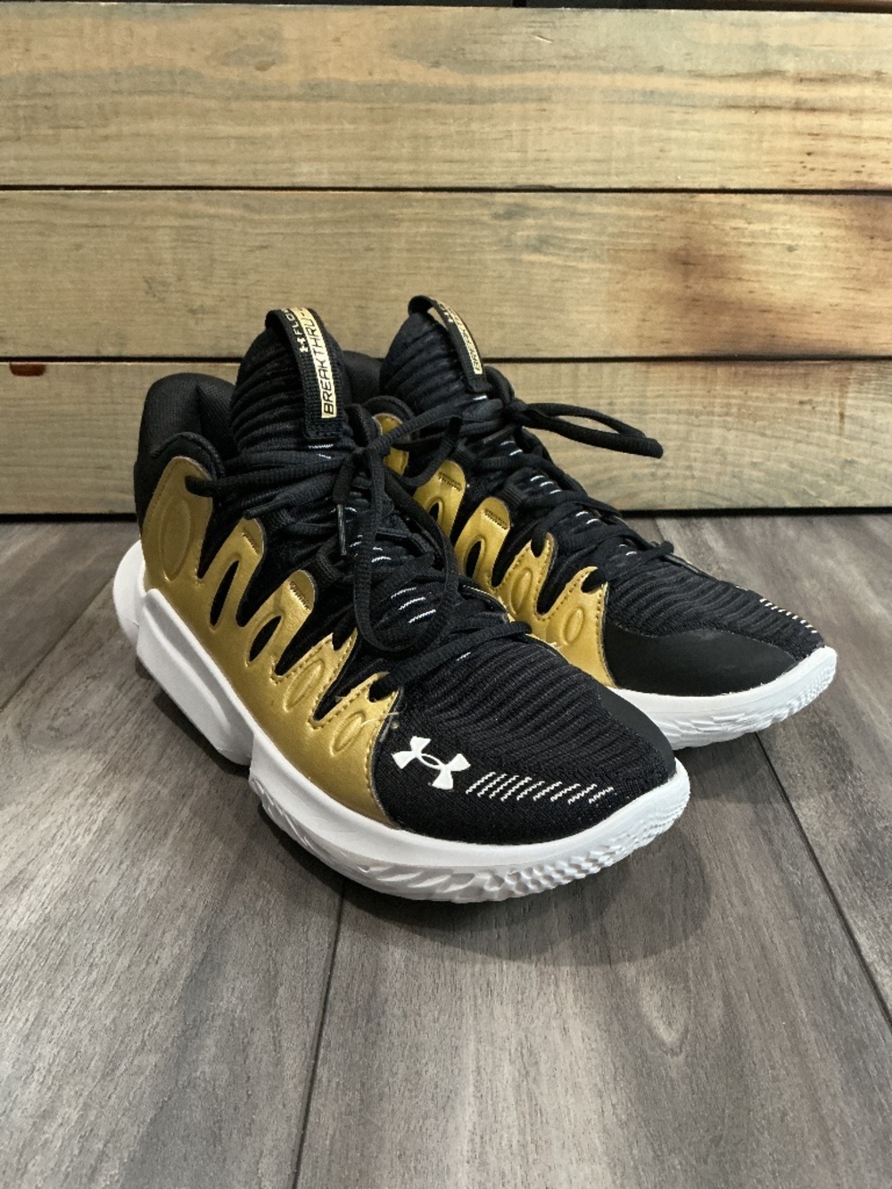 Under Armour Flow Breakthru 4 Black and Gold Basketball Sneakers Sz 8.5
